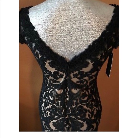 SOLD! Tadashi Shoji Lace Mermaid Gown - ChicEwe - Picture 4 of 6